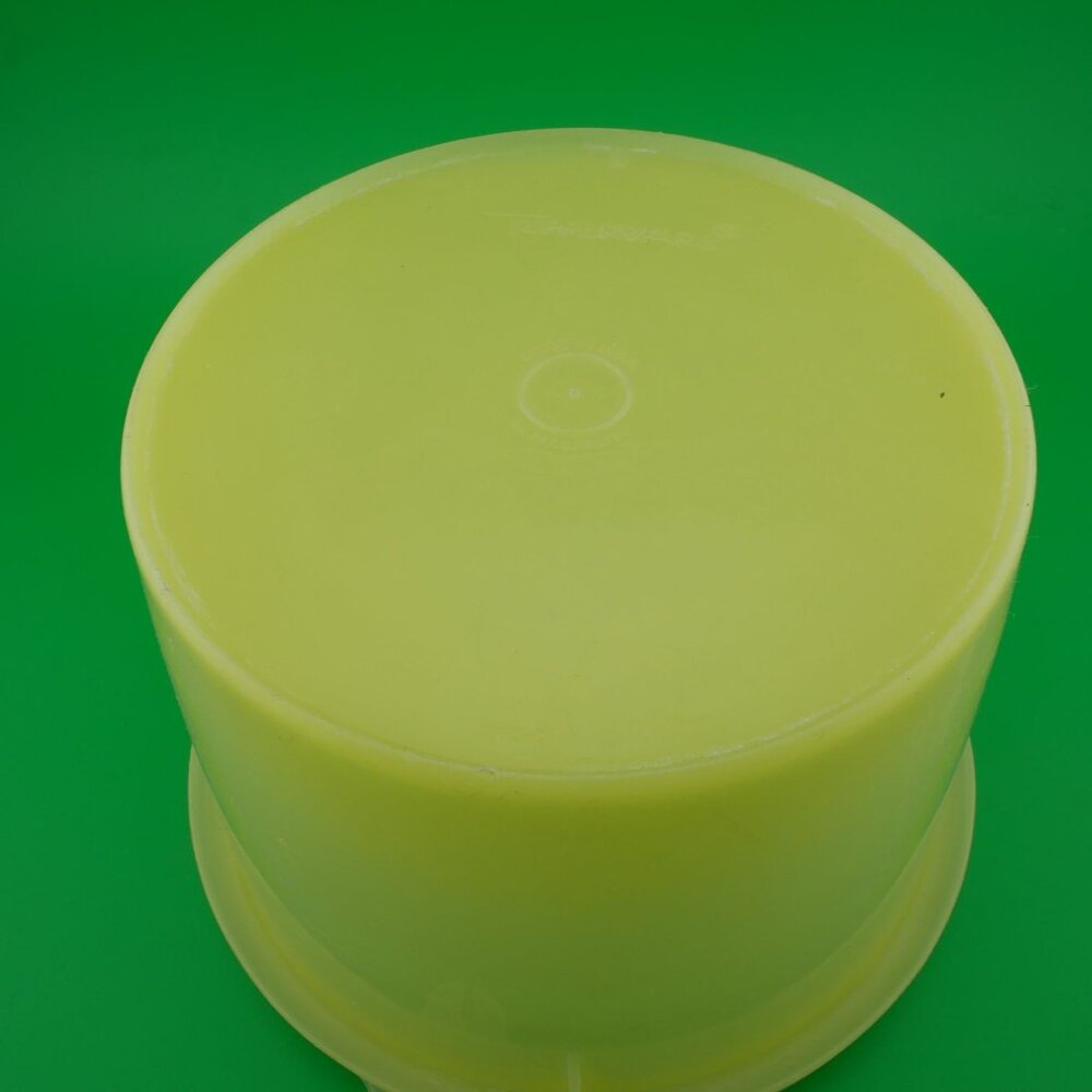 Tupperware 263-5 Round Yellow Storage Container With Lid Vintage - Picture 3 of 3